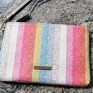 👛Nanette Lepore Standard Wristlet in Soft Candy Colored Stripes! NWOT💕